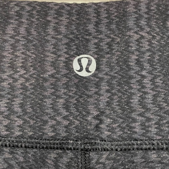 Lululemon Black And Gray Zig Zag Pattern Leggings Sz S - Picture 3 of 4